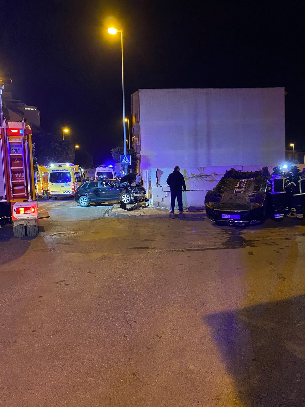 Colisión entre dos turismos en Roquetas de Mar deja dos heridos