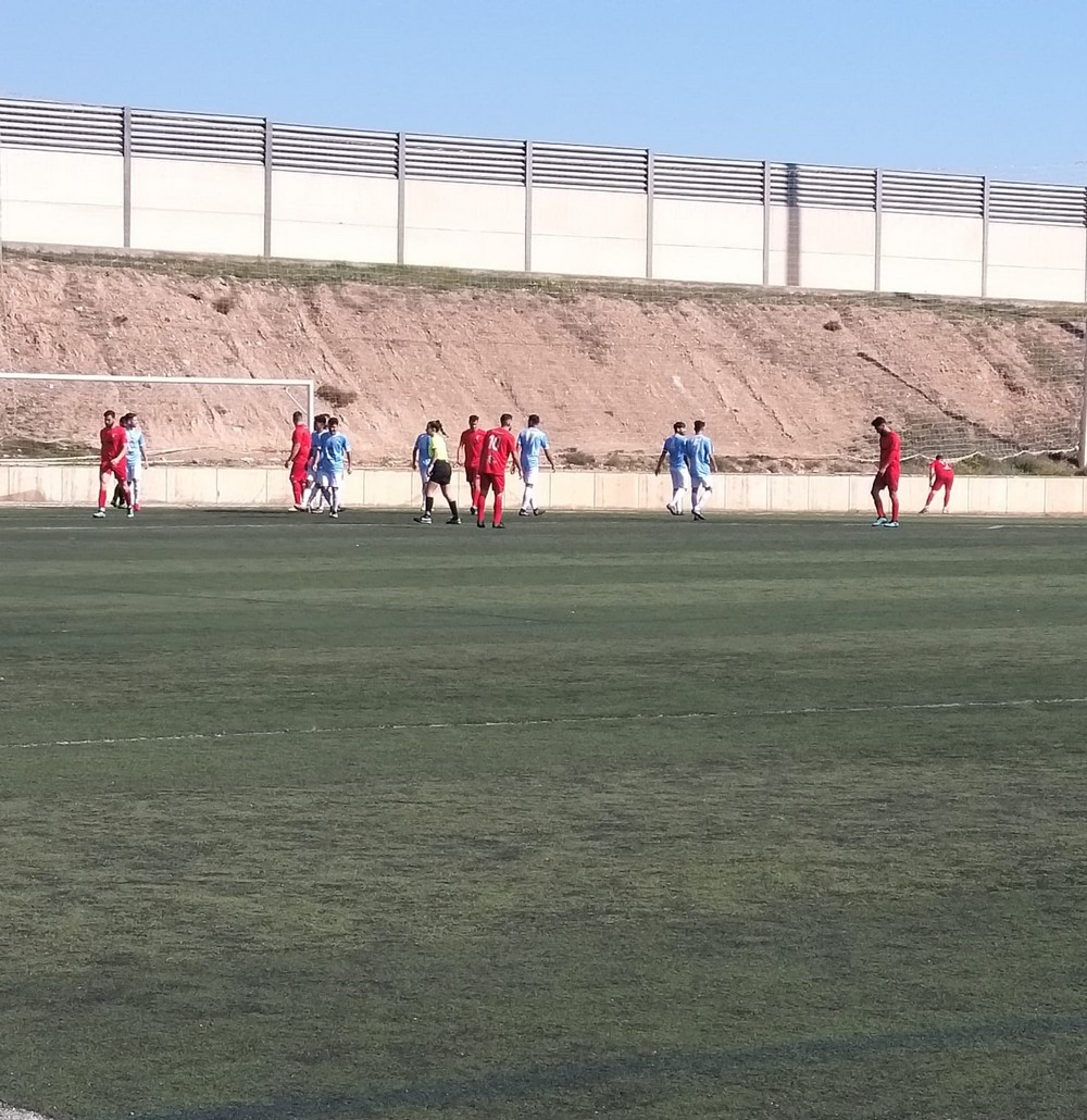 Poli Ejido y CF Adra firman tablas en un partido donde predominó la estrategia en defensa