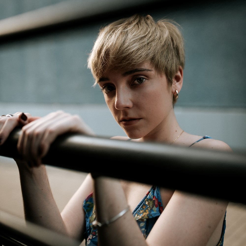 Lia, la artista almeriense de Balerma, regresa con un nuevo single: 'no estás'
