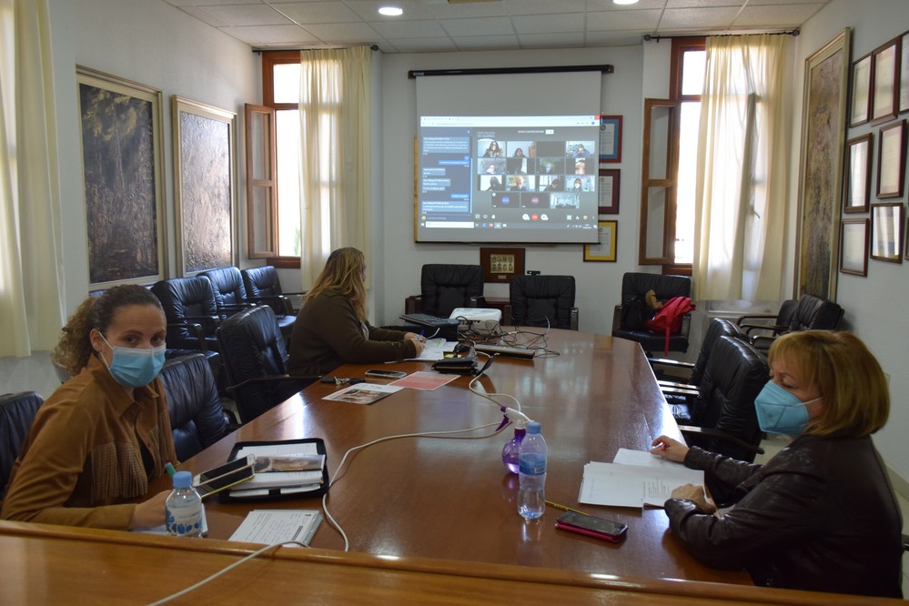 Ayuntamiento y centros educativos de Vícar coordinan telemáticamente las actividades conjuntas con motivo del Día Internacional de la Mujer