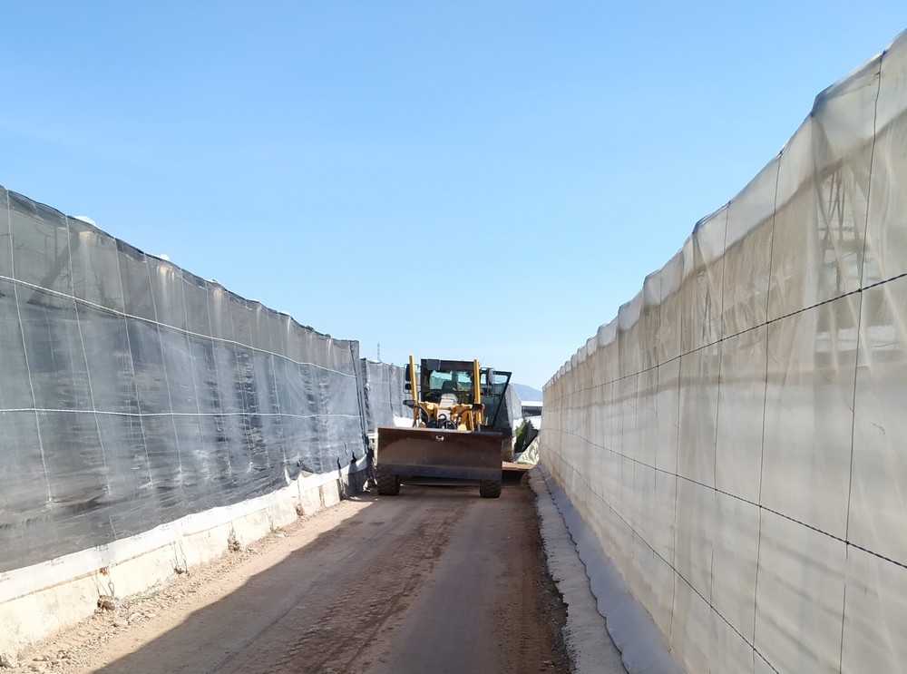 Dan comienzo las obras de pavimentación de 11 vías agrícolas de Vícar