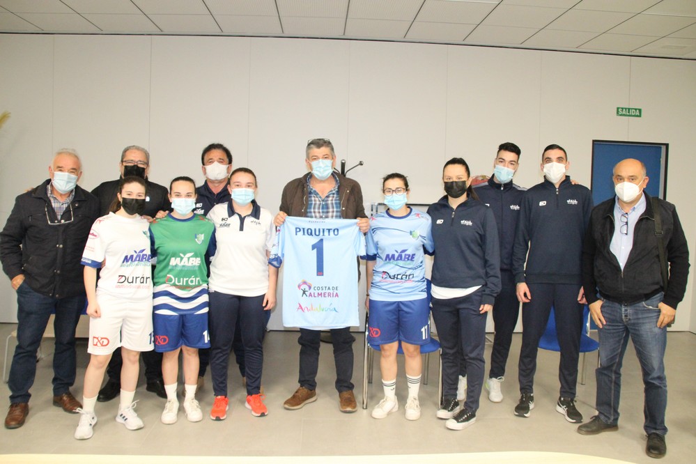 El sénior femenino visita las instalaciones de su patrocinador Mabe Hortofrutícola