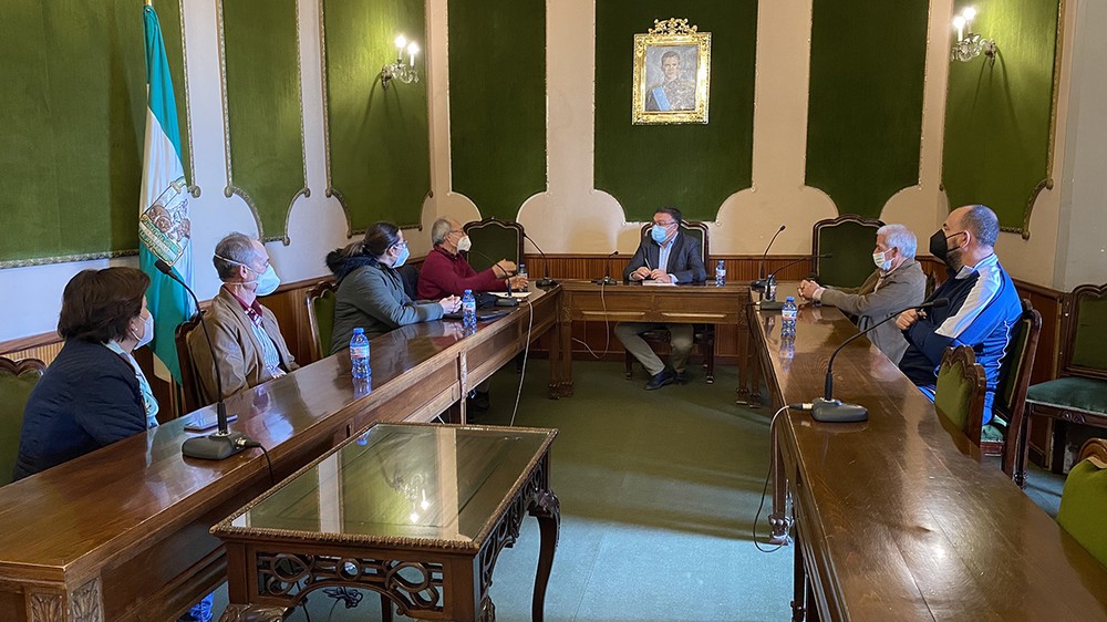 El alcalde de Berja se reúne con los clubes de senderismo y montaña para la recuperación de senderos