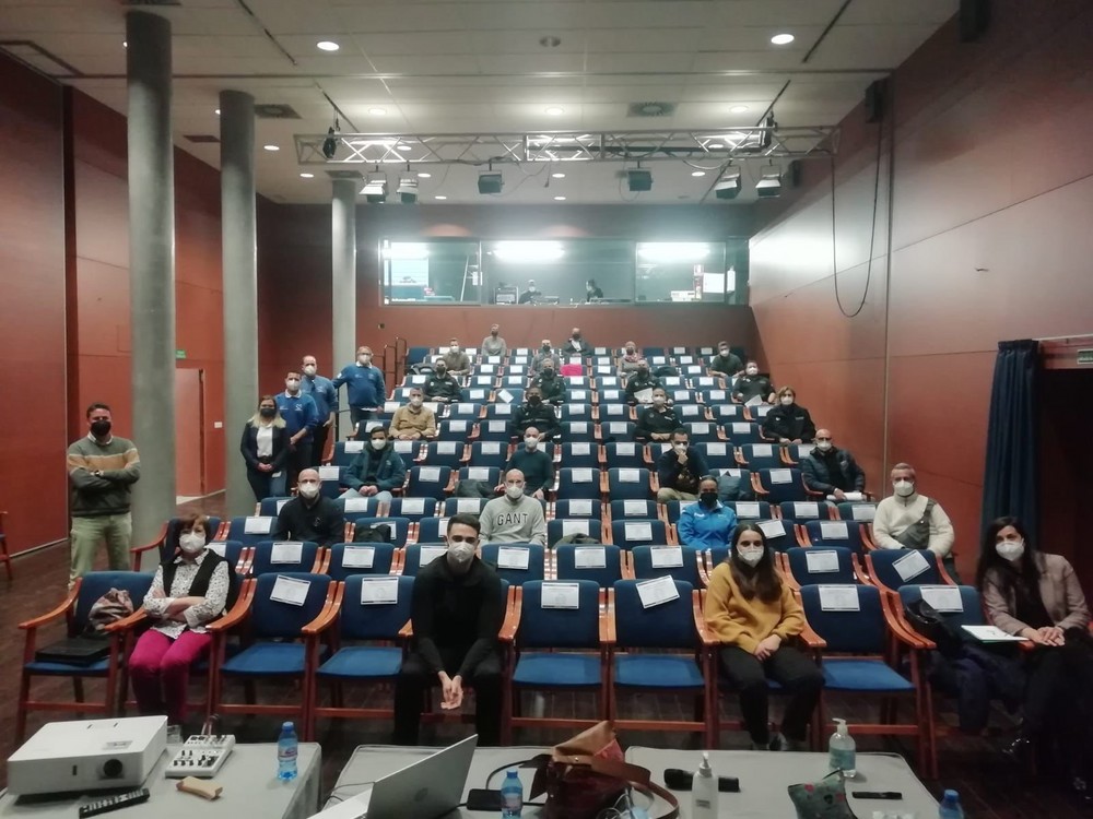 Policía Local, Protección Civil y personal del Ayuntamiento de El Ejido reciben  formación en Soporte Vital Básico adaptada al COVID-19 -RCP y uso de DEA-