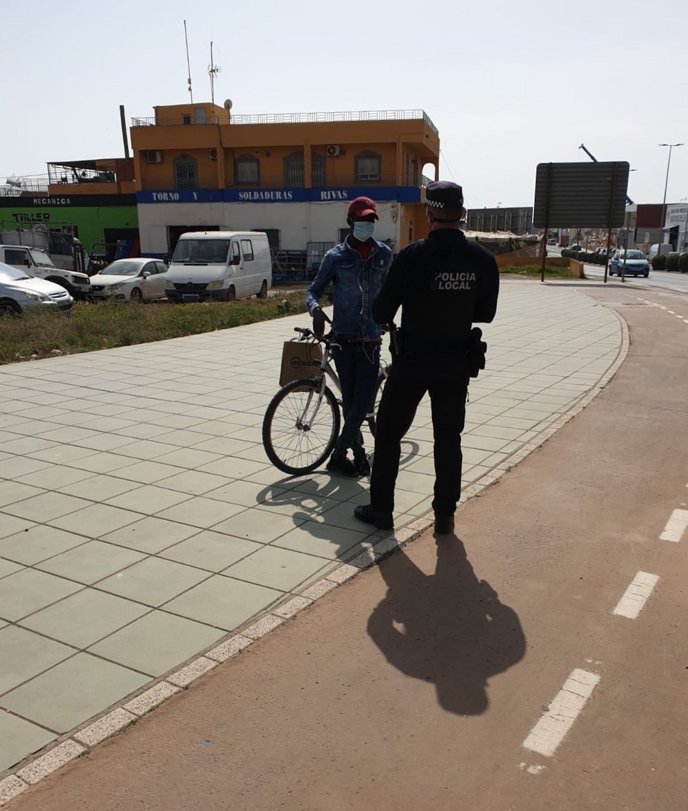 El Ayuntamiento y Policía Local de El Ejido ponen en marcha una campaña informativa sobre el correcto uso de la bicicleta