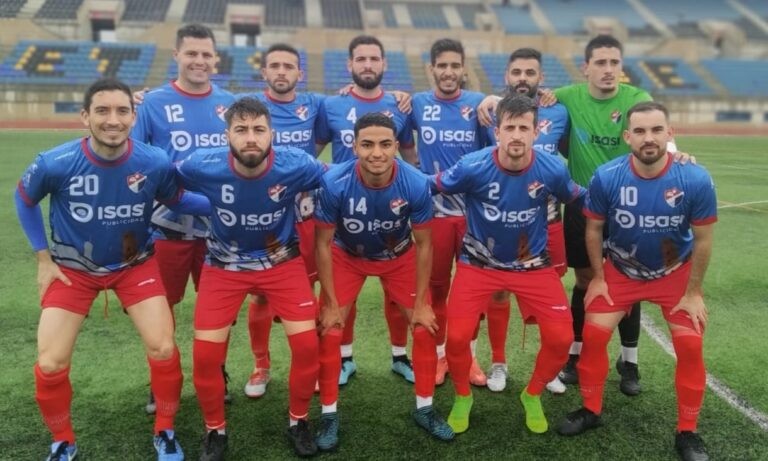 El CF Adra le cede el liderato al Roquetas tras caer por la mínima