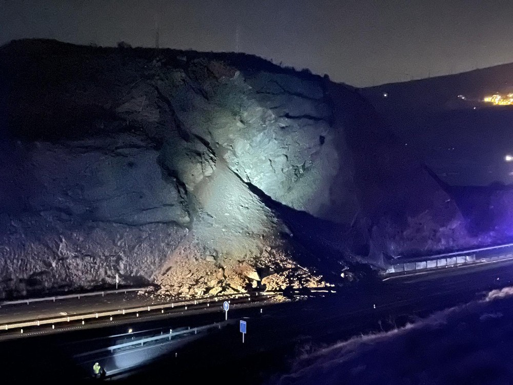 Cortada la A-7 a la altura de Gualchos en ambos sentidos por un desprendimiento