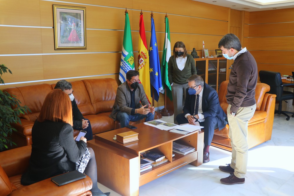 El Ayuntamiento de El Ejido y la Agencia Pública Sanitaria Poniente analizan el avance de la ampliación de Urgencias del hospital