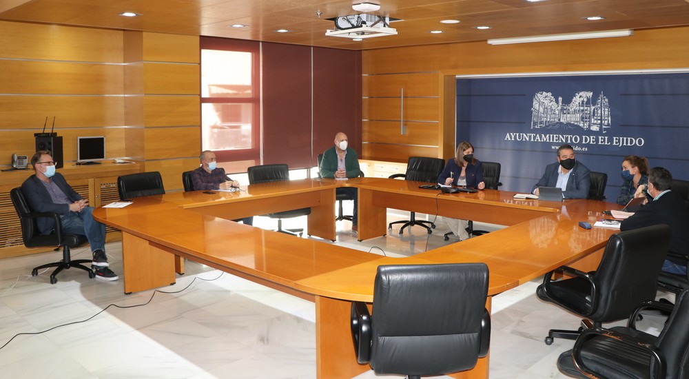 Ayuntamiento de El Ejido, Salud, Distrito Sanitario de Poniente y Policía Local se reúnen para analizar la evolución de la pandemia en el municipio