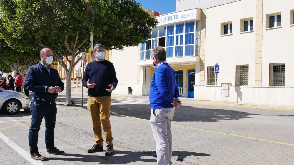 La cubierta del Pabellón de Deportes de Adra completa su renovación y contará con más medidas de seguridad