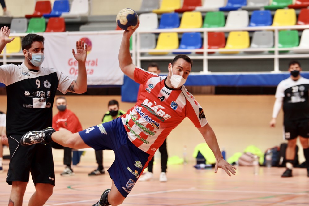 El CBM Cantera Sur Bahía de Almería bate a BM Indalo con un gol en el último ataque ejidense (29-30)