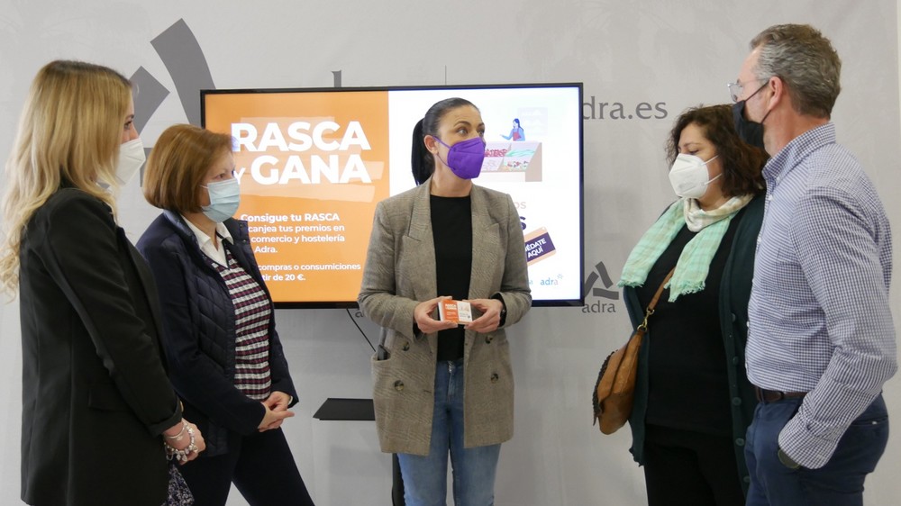 Adra premia la fidelidad al comercio y restauración local con 2500 euros repartidos en ‘rascas’