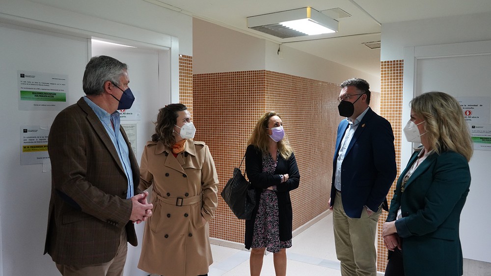 El delegado de Salud visita en el Centro de Berja para conocer las necesidades sanitarias del municipio