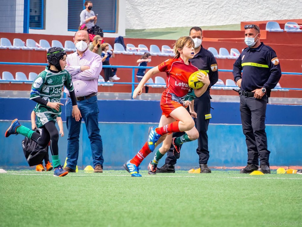Casi 70 niños y niñas disfrutan de una Jornada de Rugby Gradual en Adra con todas las medidas de seguridad