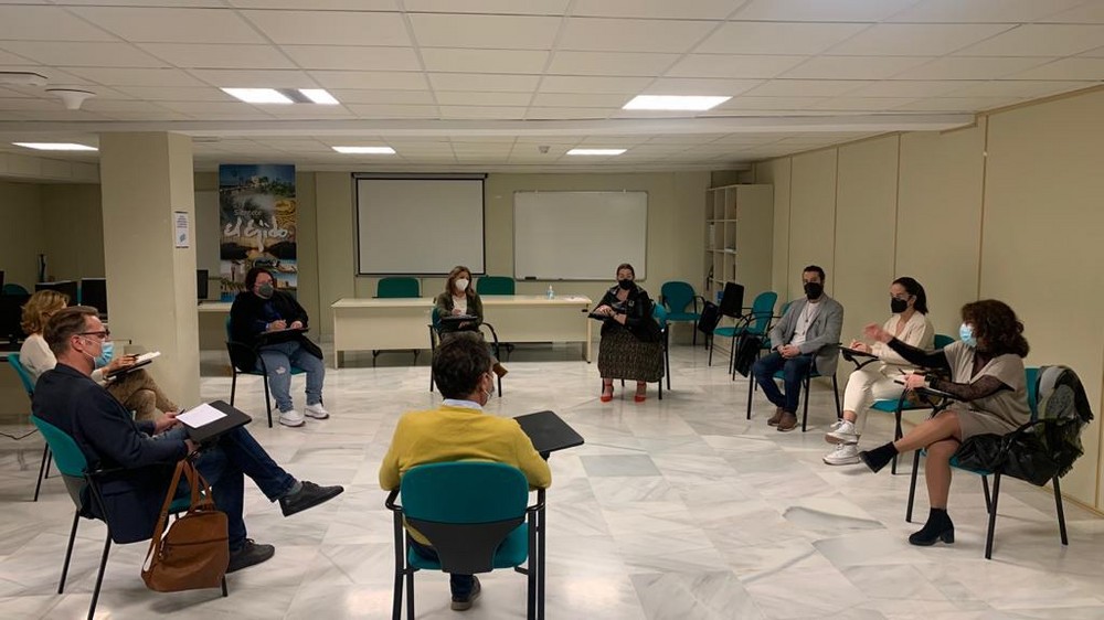 Ayuntamiento de El Ejido y comerciantes analizan la evolución del programa municipal de apoyo y asesoramiento digital a pequeñas empresas