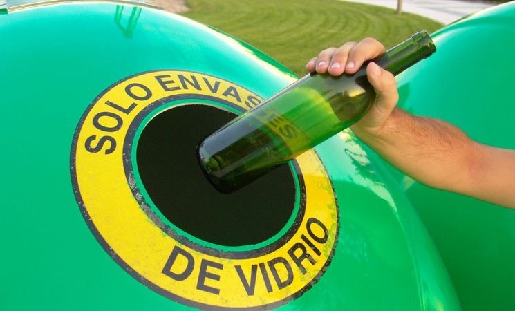 Adra recicla 53.000 kilos de vidrio en el primer trimestre del año 2021