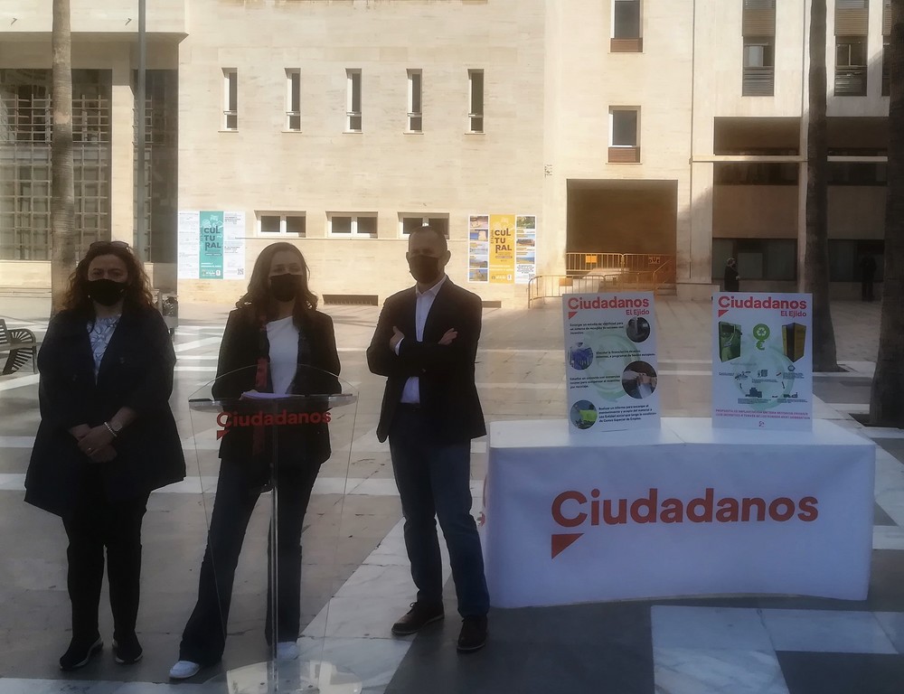 Padial: “Ciudadanos propone la instalación de máquinas de reciclaje en El Ejido con incentivos para estimular el comercio”