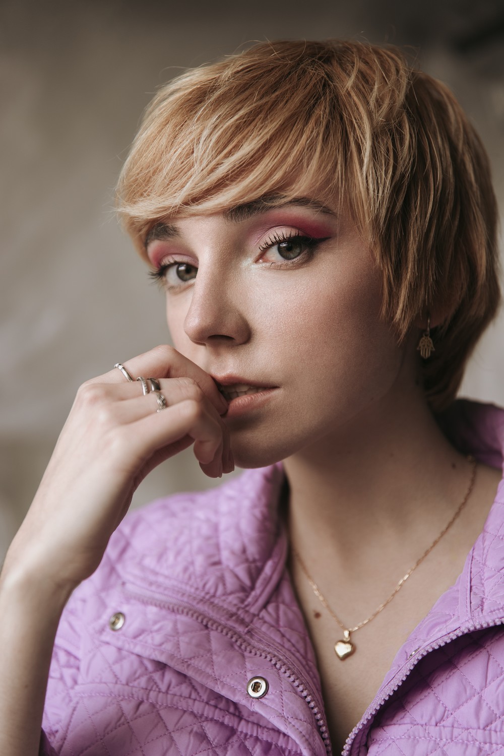 La cantante almeriense Lia regresa con su nuevo single 'Qué ves?'