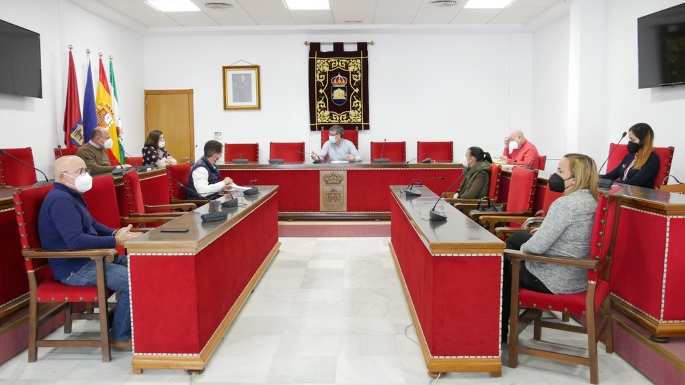 Ayuntamiento de Adra adquiere más de 40 nuevos contenedores de residuos sólidos y papel/cartón