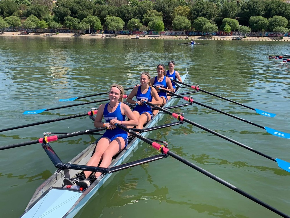 Tiempo Libre gana ocho medallas en el Andaluz de botes largos y en la Copa de Andalucía