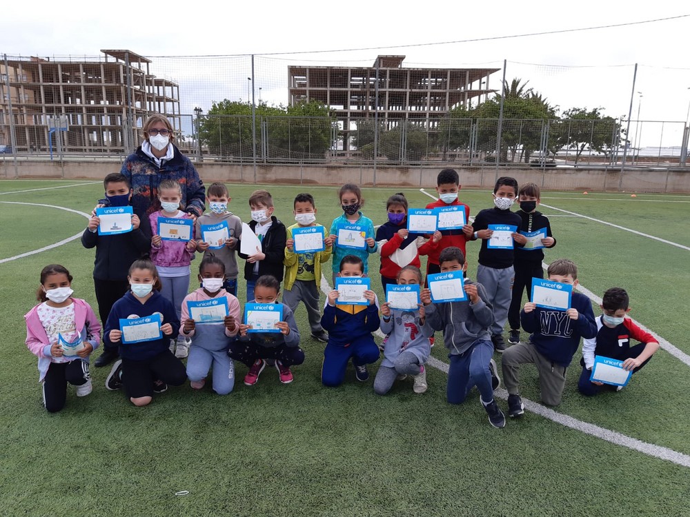 Más de un millar de escolares vicarios se suman a la Carrera Solidaria 'Pon Tu Gota' promovida por Unicef