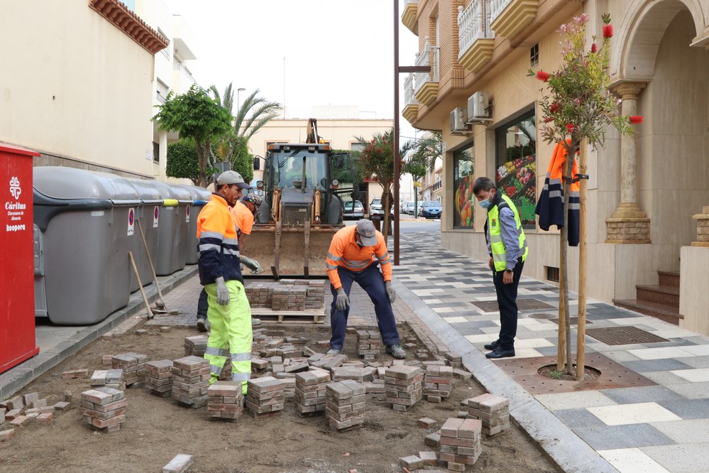 Arrancan los trabajos de sustitución del adoquinado de Ejido Centro después de que las lluvias lo levantasen