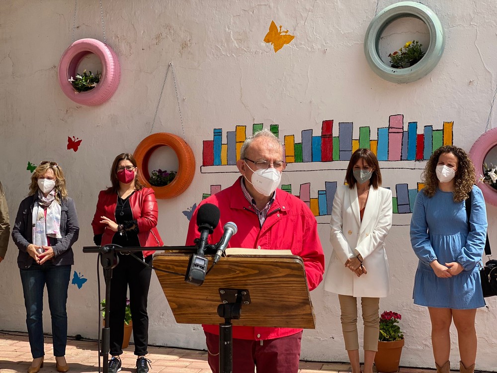 Antonio Bonilla se reincorpora a la actividad municipal en el encendido de la Antorcha de la Letras