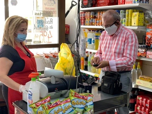 Vícar lanza una campaña para incentivar las compras en el comercio local