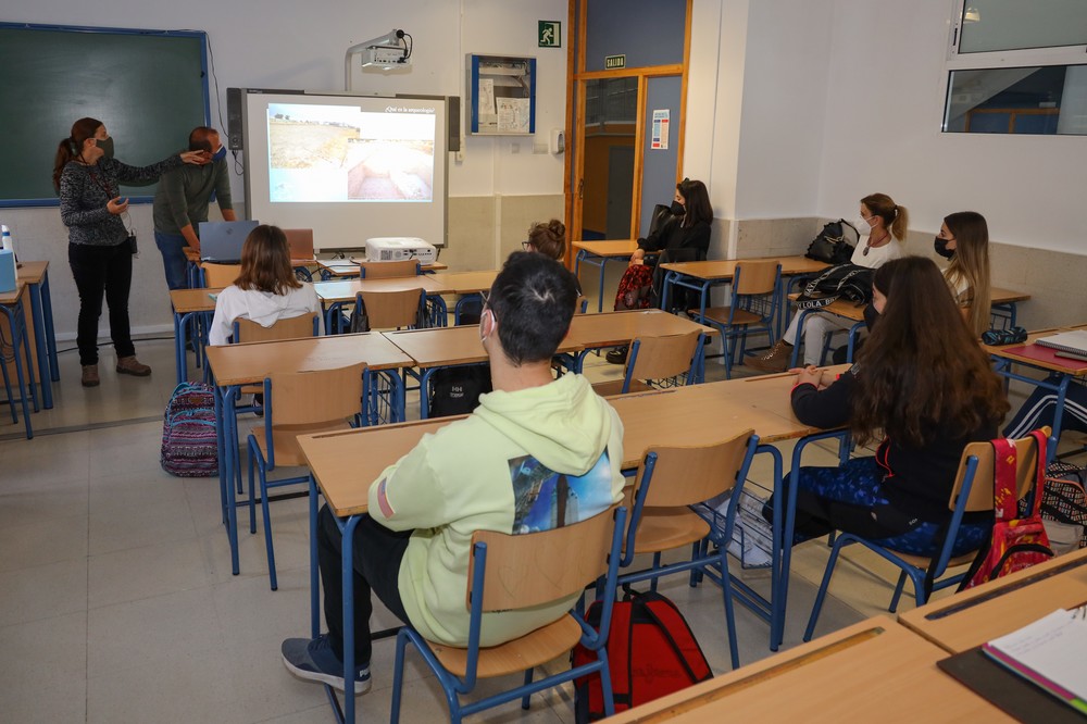 Escolares conocen el valor histórico y cultural del Yacimiento Arqueológico de Ciavieja
