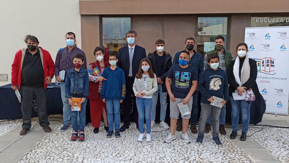 Adra pone en valor a escritores locales y premia los mejores lectores en el Día del Libro