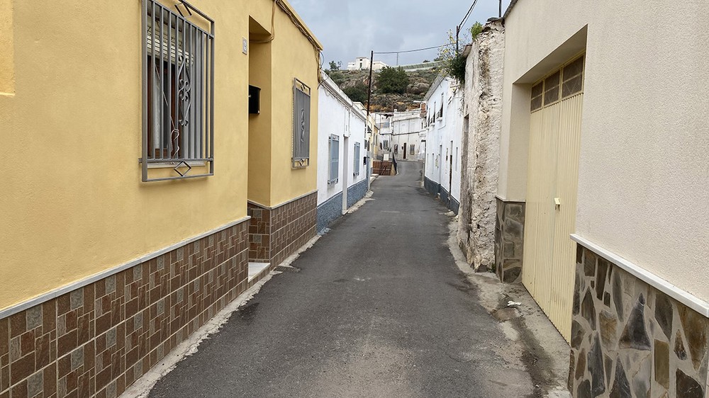 Berja construirá dos imbornales en la calle Fuente de la Higuera para acabar con las inundaciones