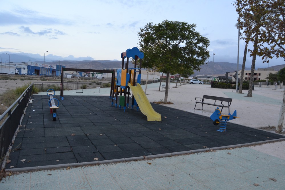 El Parque del Caballo de La Gangosa verá ampliada la zona de juegos infantiles