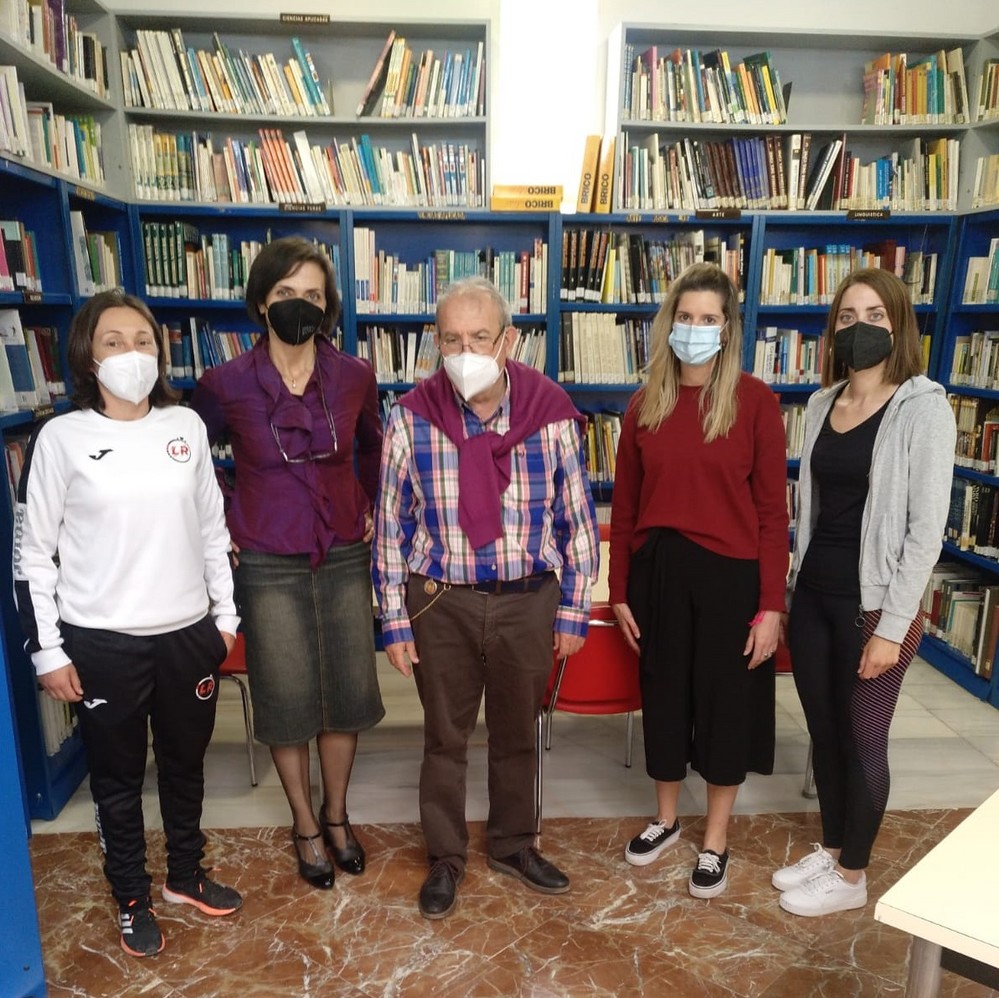 Antonio Bonilla visita el Servicio Municipal de Bibliotecas y agradece el esfuerzo del personal con motivo de la XXI Antorcha de las Letras