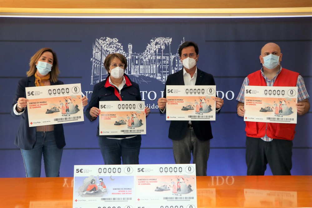 El alcalde de El Ejido muestra su apoyo al tradicional Sorteo del Oro de Cruz Roja