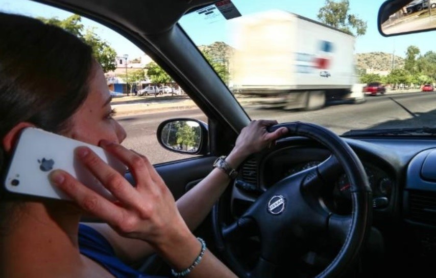 El Ayuntamiento de Vícar se adhiere a la campaña de tráfico sobre distracciones y uso del teléfono móvil al volante