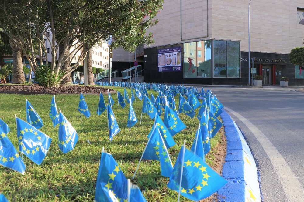 El Ejido se ‘pinta’ de azul para celebrar el Día de Europa