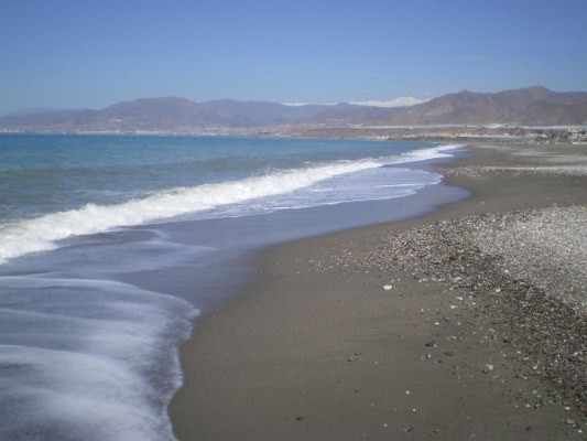Tres playas de Adra y la de Balanegra contarán este verano con la Bandera Azul