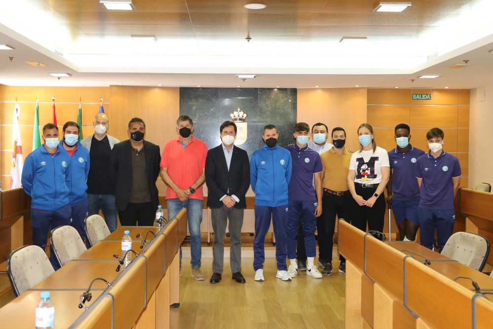 El alcalde recibe a los juveniles del CD El Ejido tras su merecido ascenso a División de Honor Nacional