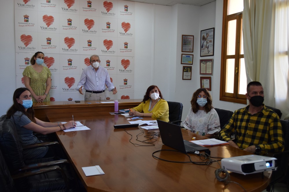 Escolares vicarios participan en un taller sobre uso responsables de las TIC