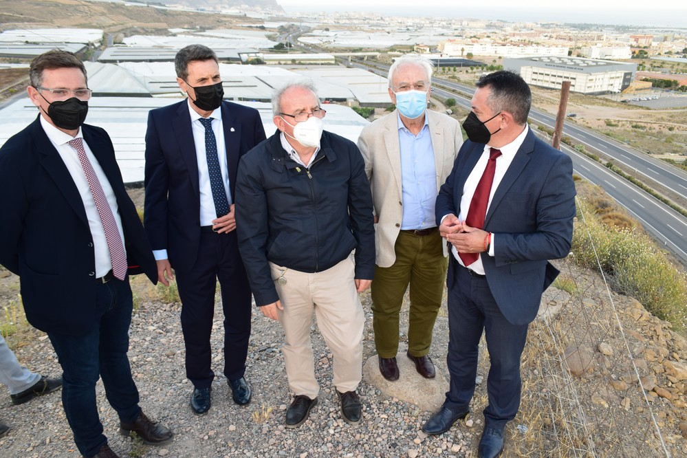 El delegado del Gobierno en Andalucía, dispuesto a avalar ante Carreteras el nuevo enlace de la autovía que reclama Vícar