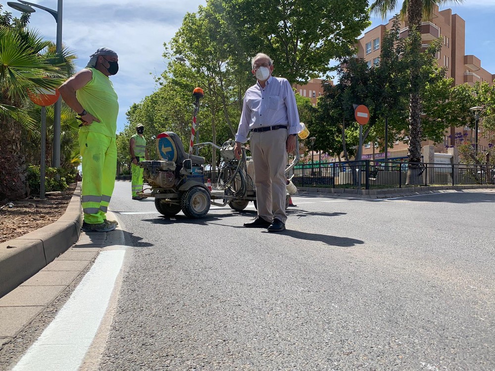 Finalizan las labores de señalización de los bulevares y las glorietas de Vícar