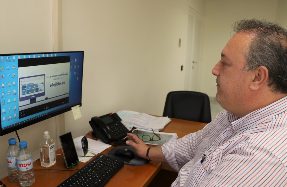 El Consistorio ejidense impulsa una campaña para potenciar y facilitar el uso de la administración electrónica entre la ciudadanía