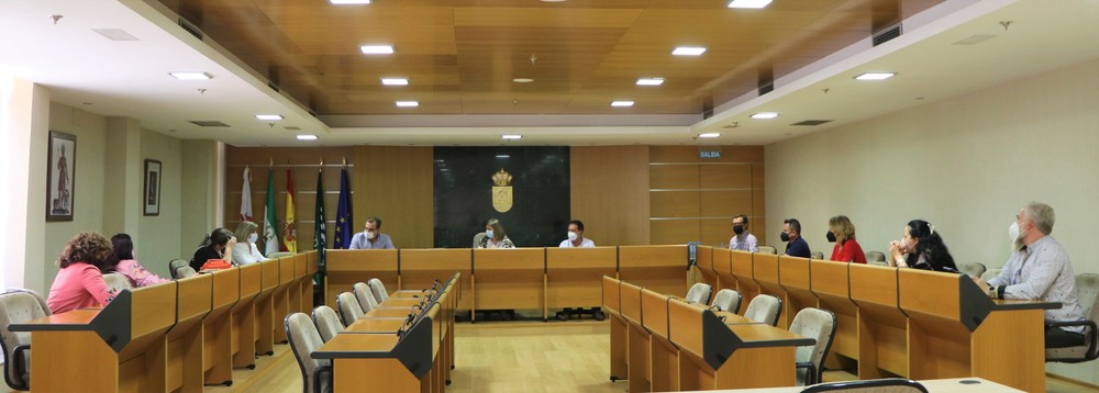 Ayuntamiento y ‘Asociación de Comerciantes, servicios y hostelería de El Ejido’ se reúnen para avanzar en la promoción de actuaciones conjuntas
