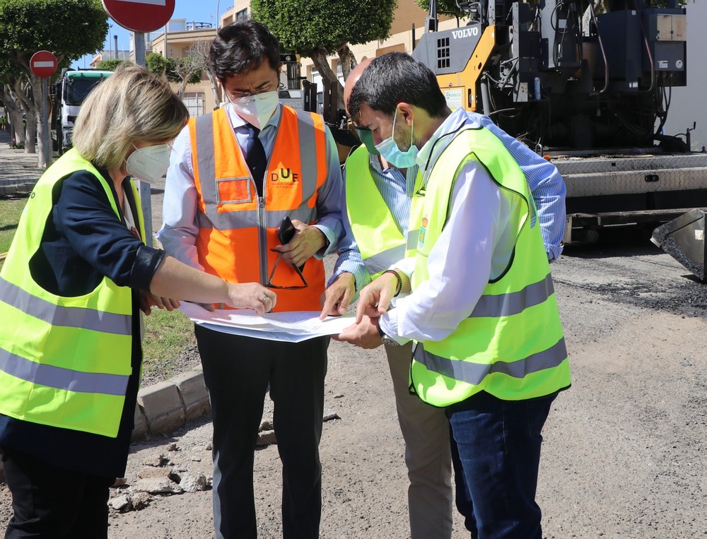 El Ayuntamiento ejidense regenerará el pavimento en el Camino de Adra, entre las rotondas CN-340 y la de acceso a la A-7