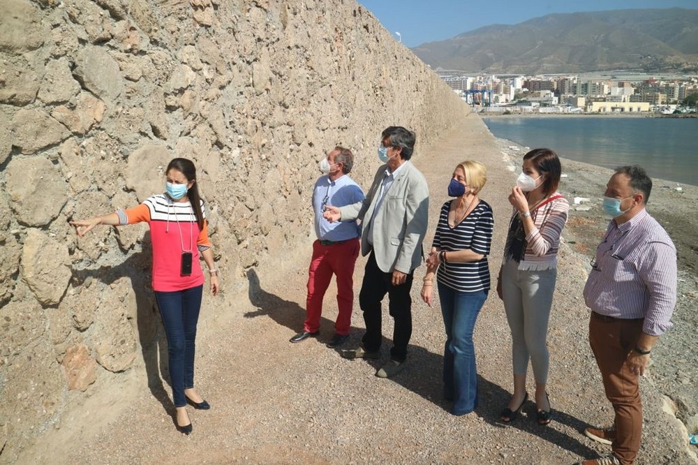 La Junta de Andalucía repara el dique de abrigo de Poniente del puerto de Adra