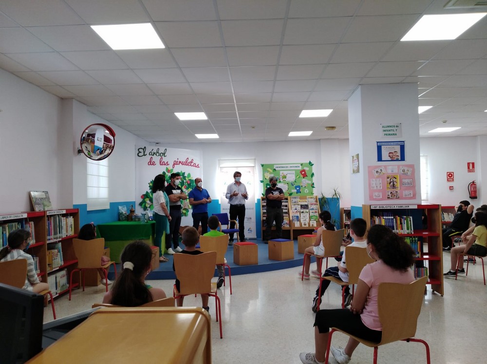 Los más pequeños de Adra disfrutan de un cuentacuentos en la Biblioteca por el Día Mundial del Medio Ambiente
