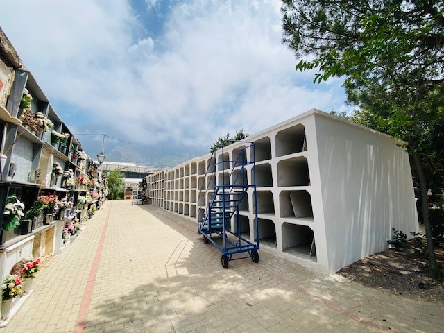 Finalizan las obras de construcción de 104 nichos en el cementerio de Dalías