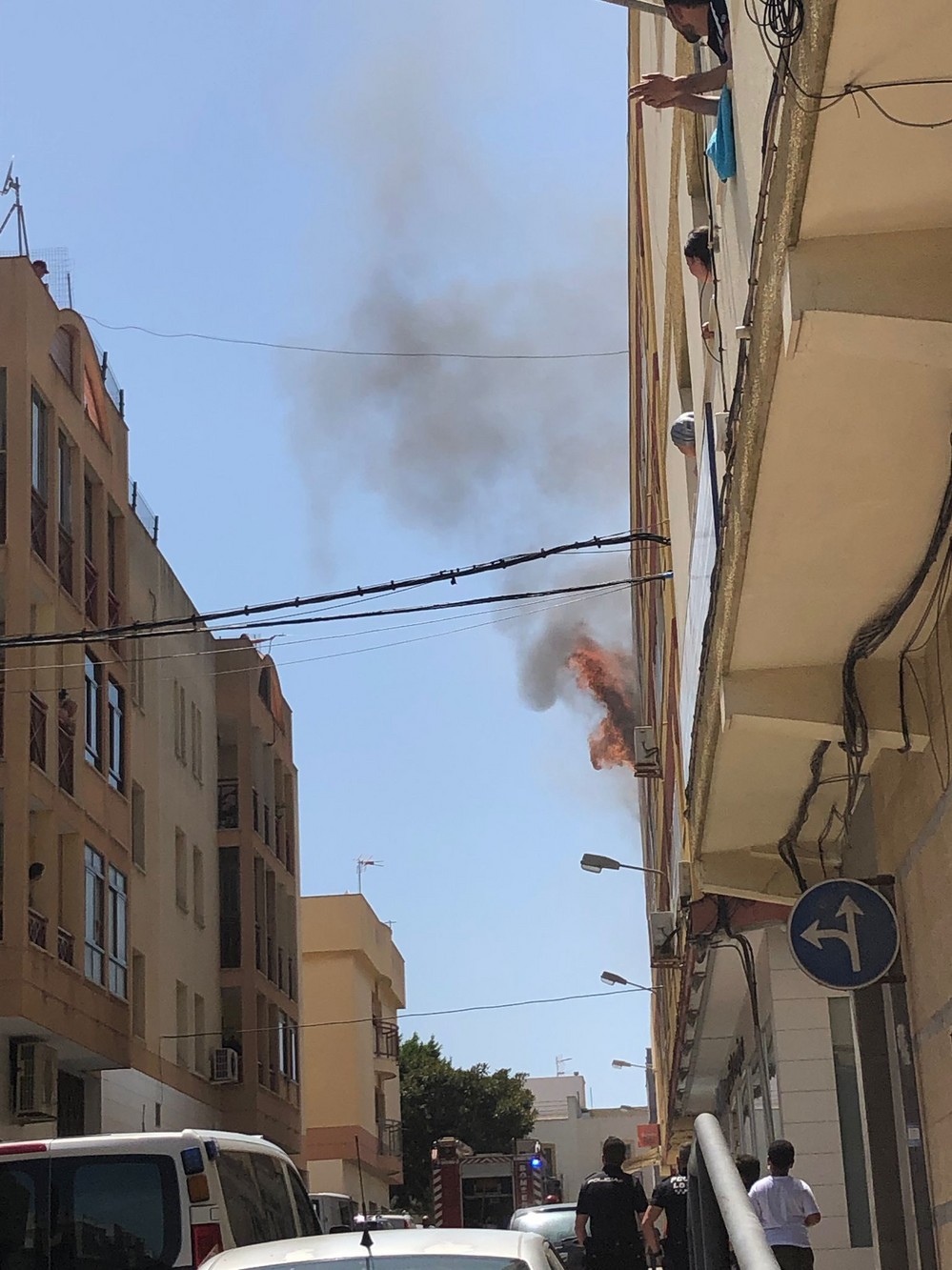 Incendio en La Loma de la Mezquita requiere la ayuda de bomberos del Poniente, Policía Nacional y Policía Local