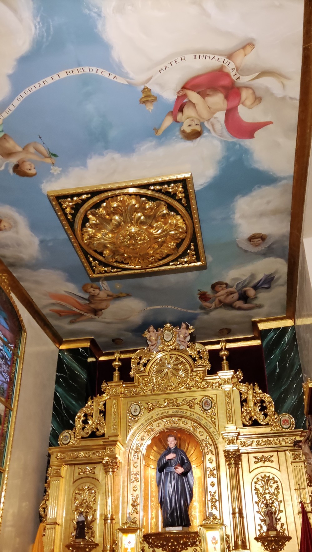 La Hermandad del Padre Rubio termina la reforma del techo de su capilla