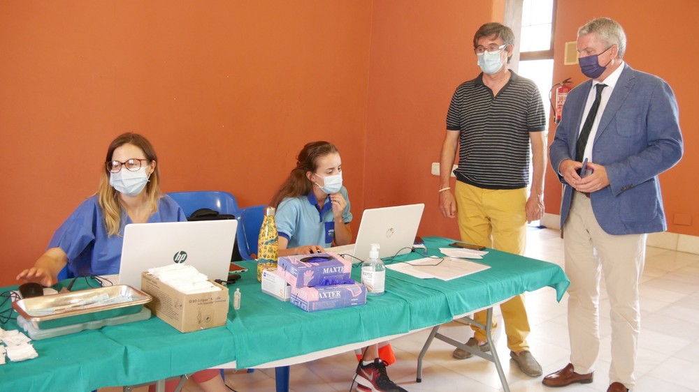 Adra acelera el ritmo de vacunación con un nuevo punto de mayor capacidad en La Alcoholera